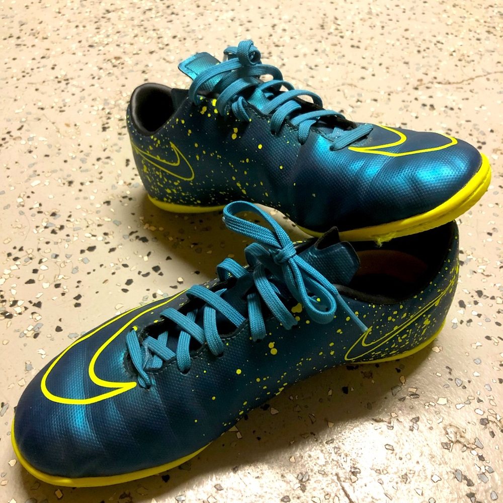 Nike Mercurial Indoor Soccer Shoes size Y5